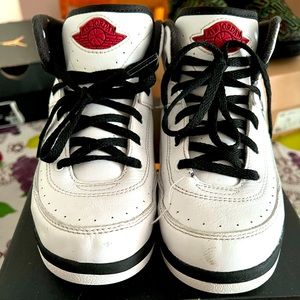 Retro Jordan 2’s size 1y